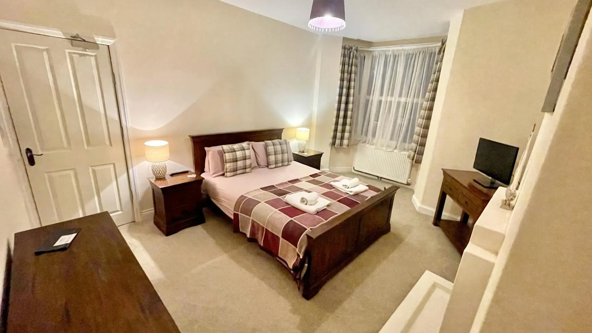 Tidesreach Filey, Sleeps 13, Close To Beach 0*, Filey